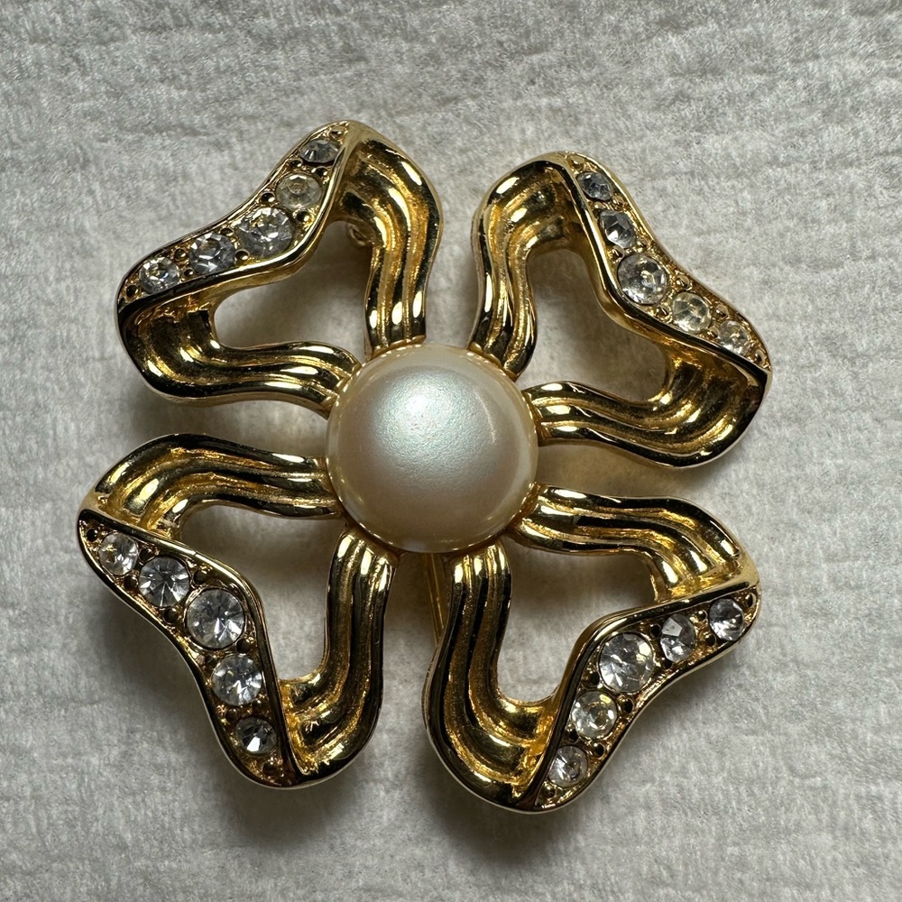 Cloverleaf Brooch